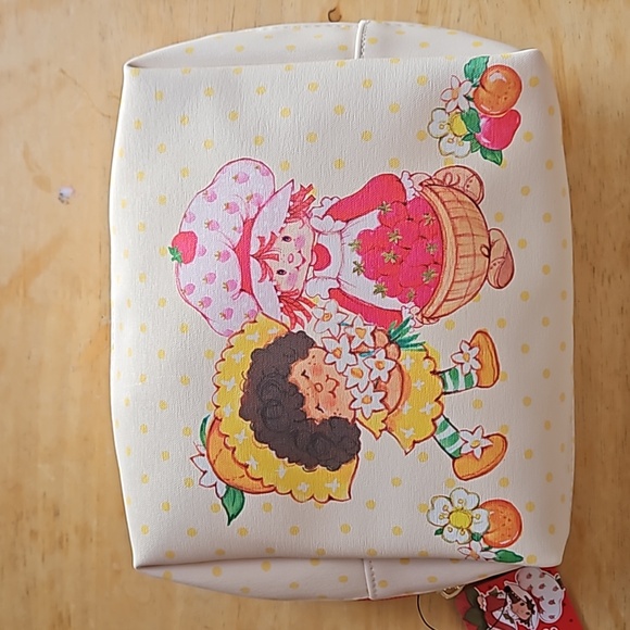 STRAWBERRY SHORTCAKE COSMETIC CASE - Picture 12 of 12